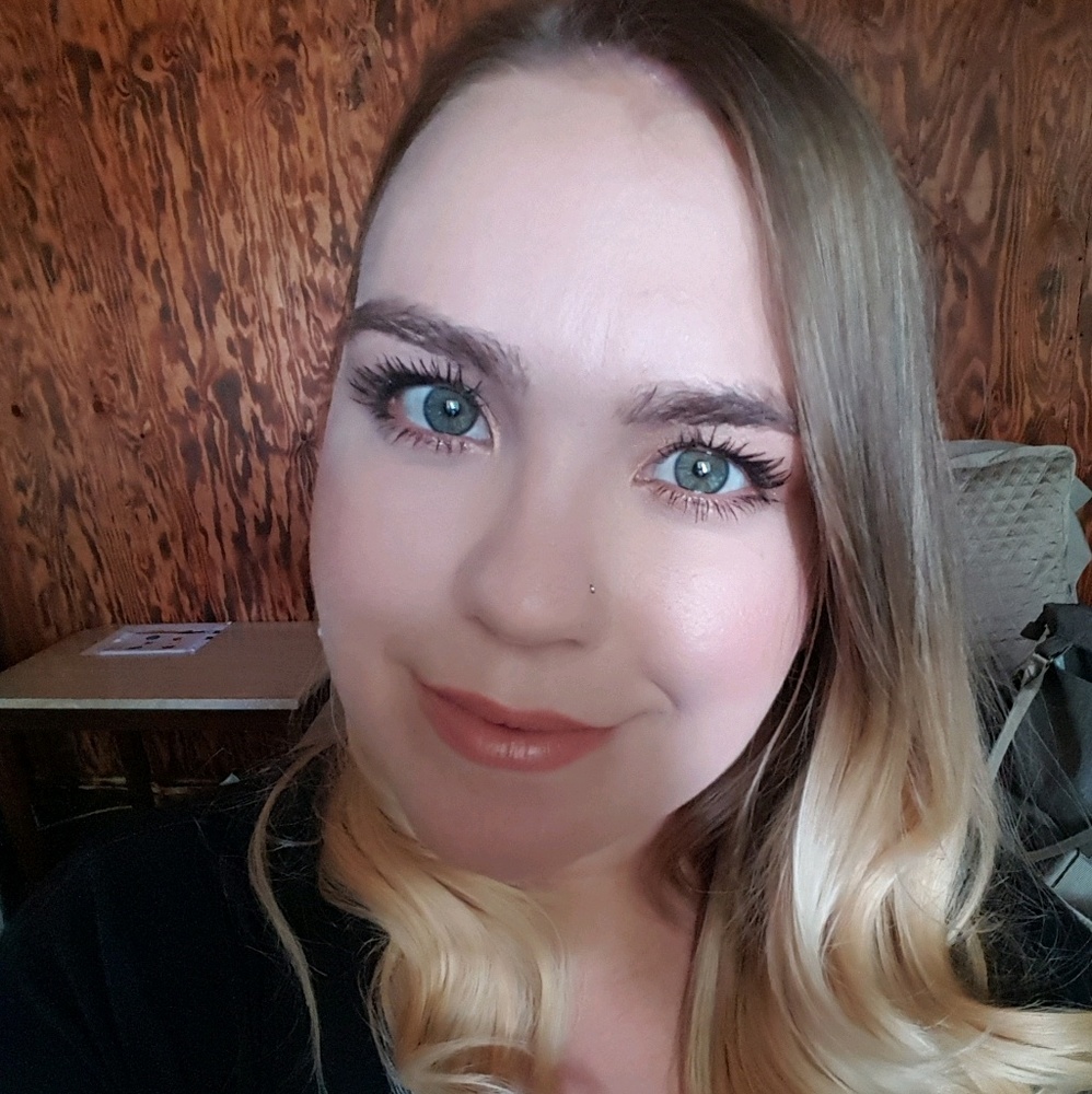 Meet your Posher, Angela
